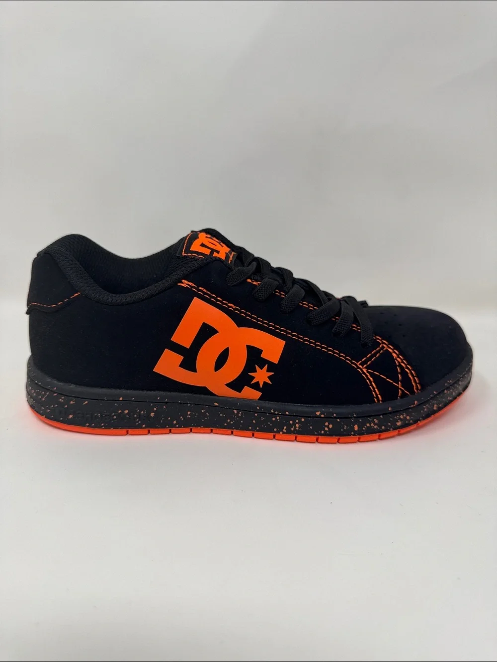 DC Kids Skateboard Sneakers Black with Bright Orange Logo boys girls 3 NWOT